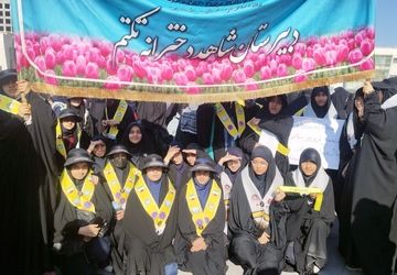 آوایی که از زنگ استکبار دبیرستان شاهد تکتم ناحیه ۳برخاست و به قلب راهپیمایی ۱۳ آبان پیوست