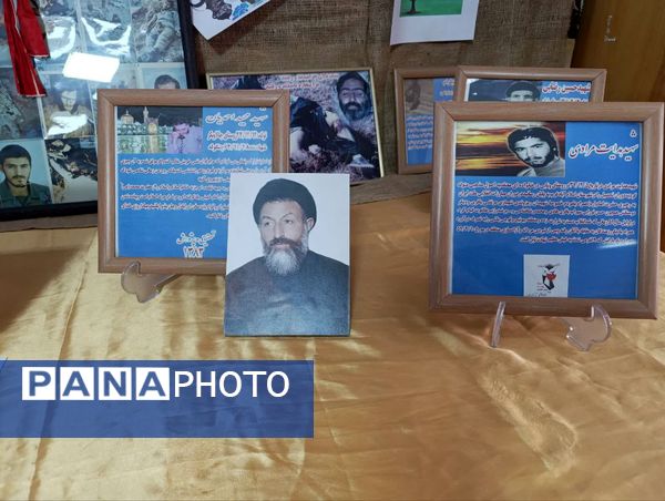 مراسم سالگرد شهادت حضرت فاطمه‌ زهرا (س) در مدرسه پس از اقامه نماز جماعت