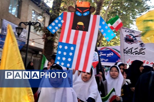 حضور پرشور دانش‌آموزان مدارس شهرستان دماوند، در راهپیمایی یوم‌الله ۱۳ آبان