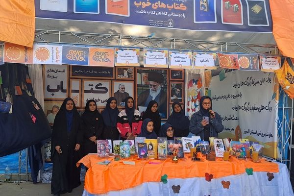 هدف از برپایی نمایشگاه کتاب پیوند عمیق‌ میان نوجوانان و کتاب است
