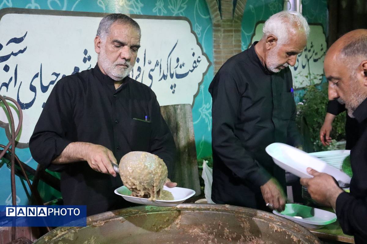 پخت شله مشهدی به مناسبت شب عاشورا