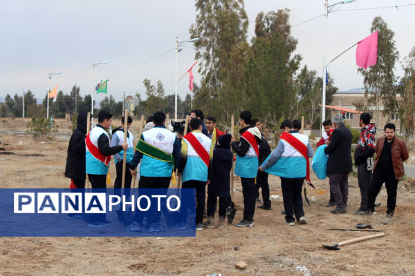 جلوه‌هایی از آیین درختکاری در اردوگاه شهدای 15 خرداد قم