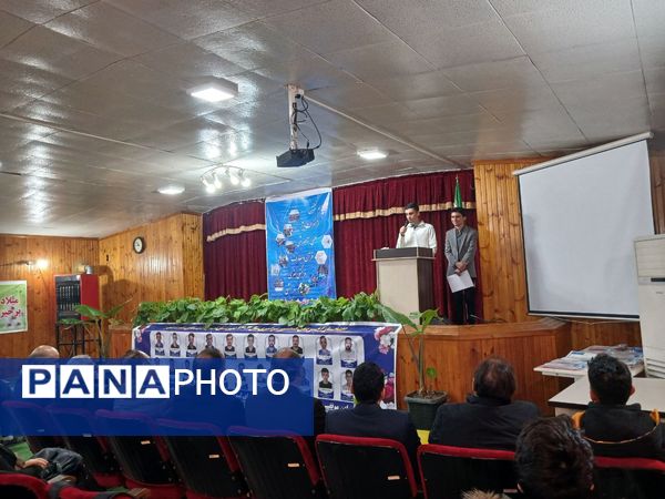 مراسم تقدیر از نفرات برتر دبیرستان نمونه‌ شهدای‌ سلمانشهر عباس‌آباد