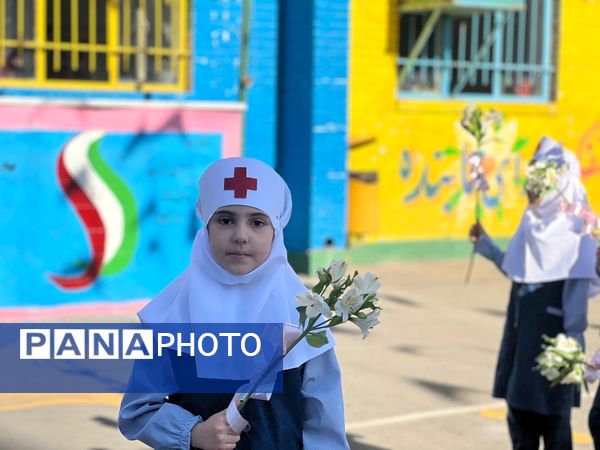 جشن ولادت حضرت زینب (س) و روز پرستار در دبستان المهدی ناحیه ۲ کرج