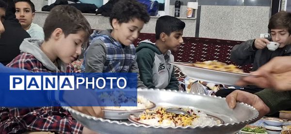 سحرگاه دانش‌آموزان معتکف 