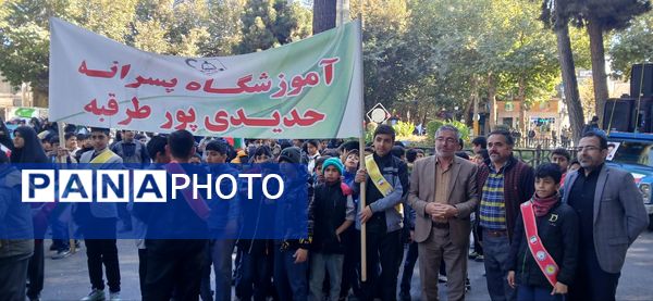 حضور پرشور مردم در راهپیمایی ۱۳ آبان طرقبه