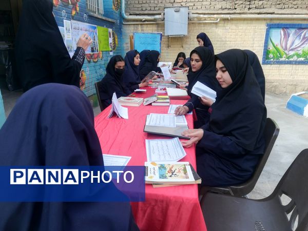 بزرگداشت هفته کتاب خوانی در نیشابور