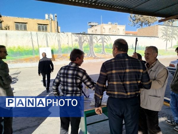 مسابقه تیر اندازی کارکنان اداره آموزش و پرورش کاشمر