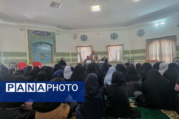 مراسم تجلیل و تکریم مقام آزاده در دبیرستان شاهد شهید حمامی ناحیه ۶ مشهد