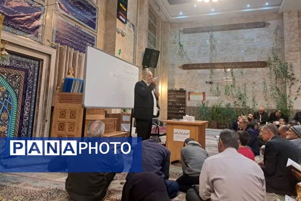 آموزش قرآن به افراد کم سواد یا بی سواد در مسجد آل یاسین 