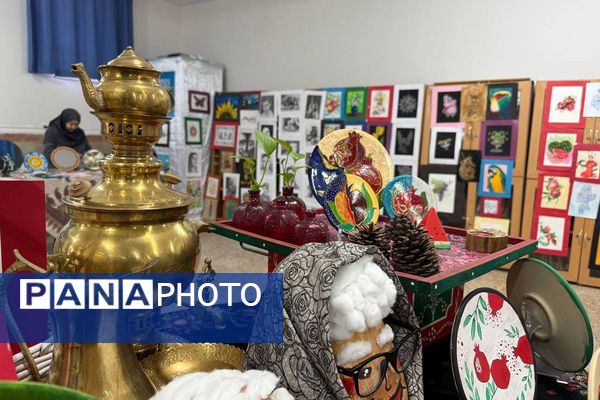 آیین افتتاحیه نمایشگاه هنری «ماها» در هنرستان شهید تاجیک بهارستان‌دو