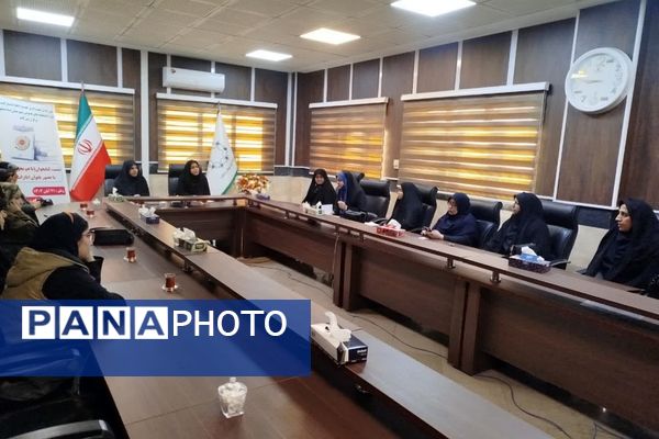نشست بانوان ادارات چهاردانگه با "طعم کتاب"