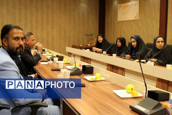 برگزاری جلسه توجیهی مدیران دوره متوسطه اول در سالن فرهنگ بهارستان دو