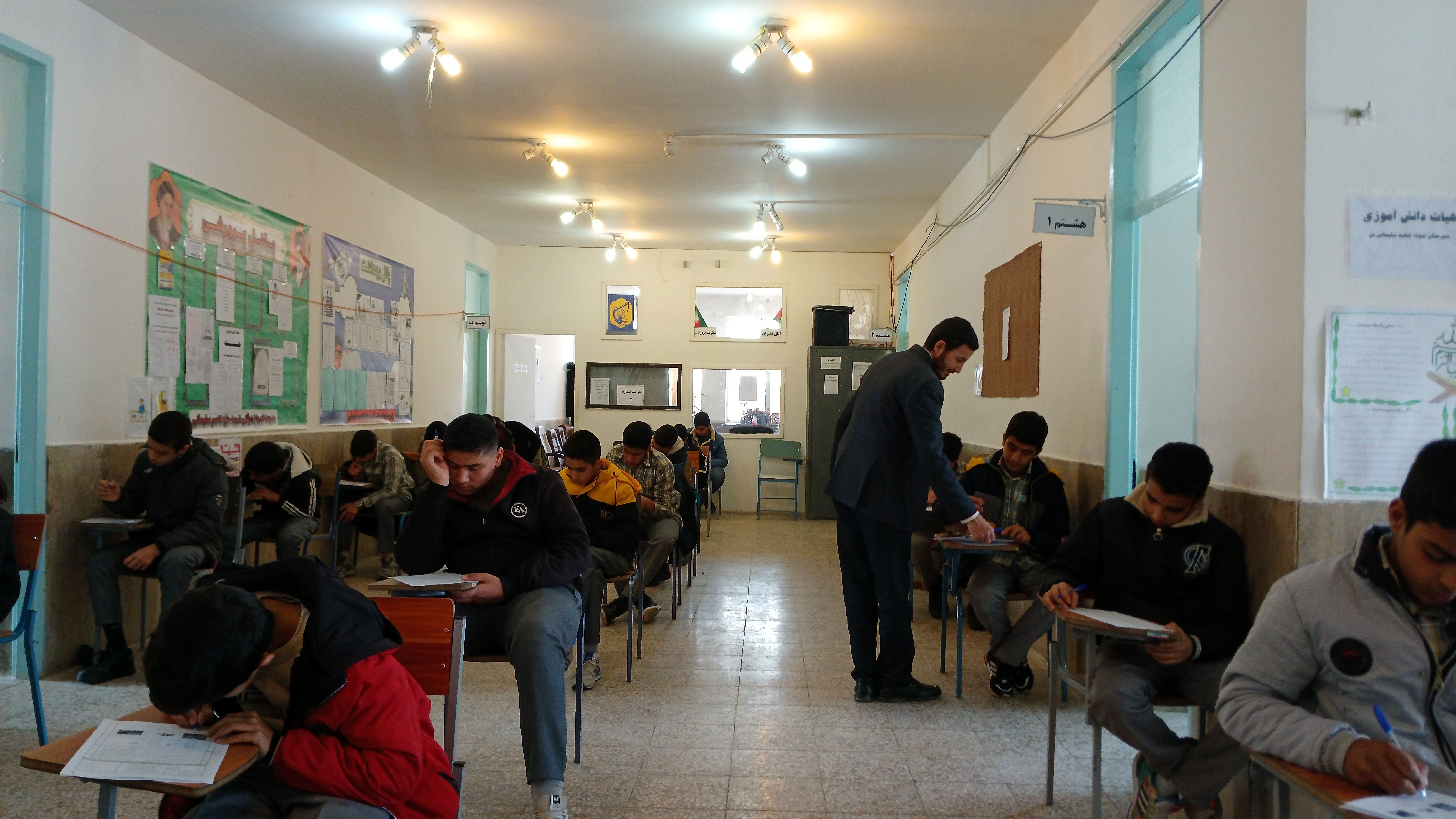 آغاز آزمون‌های نوبت اول در دبیرستان نمونه دولتی شهید حاج قاسم سلیمانی بن