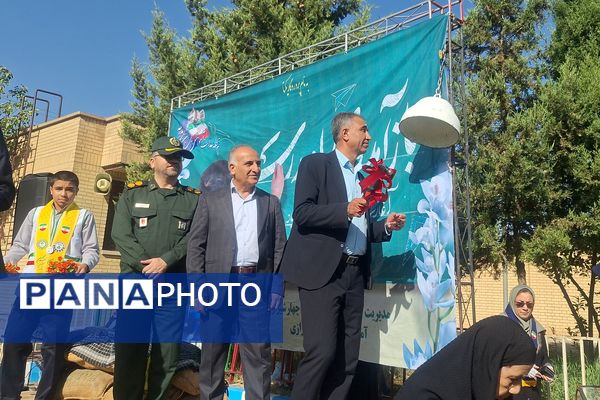 مهر با مقاومت همگام در دبیرستان هیأت امنایی رازی ناحیه چهار شیراز 