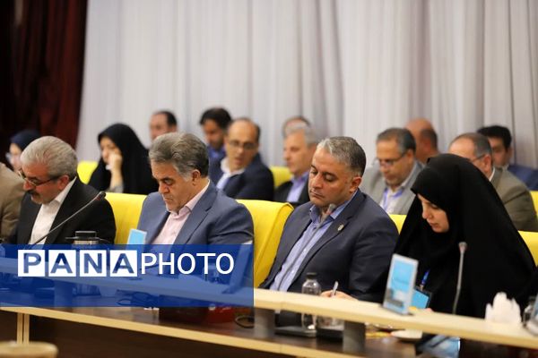 نشست مشترک کمیسیون آموزش، تحقیقات و فناوری مجلس با وزیر آموزش و پرورش 