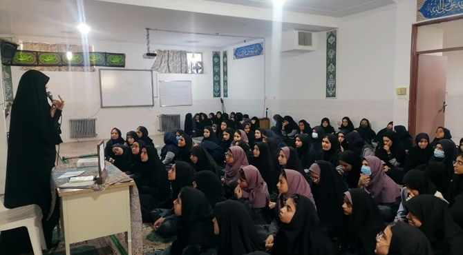 برگزاری مراسم عزاداری و سفره حضرت زهرا(س) در دبیرستان فاطمه الزهرا(س)