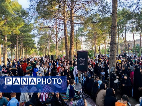 قدم هایی به عشق معلمان