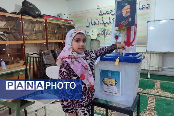 حضور مردم غیور مشهد در چهاردهمین دوره انتخابات ریاست جمهوری در دبستان مهندس رحمانی فرد مشهد 
