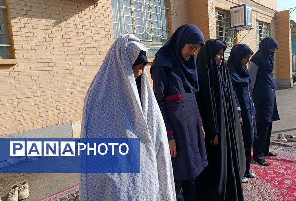 اقامه نماز باران در دبیرستان دخترانه یک وکیلی 3