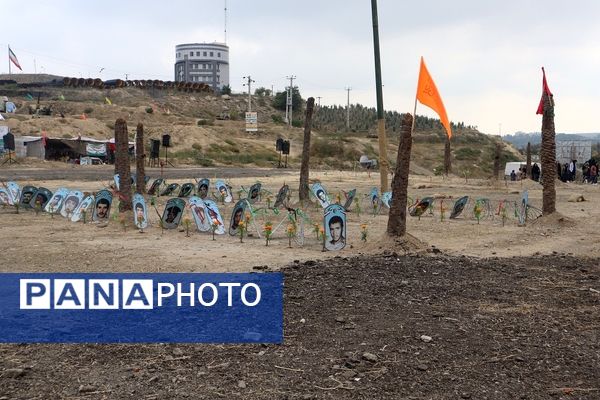 بازدید دانش آموزان و دانشجو معلمان اردبیلی از نمایشگاه هفته دفاع مقدس 