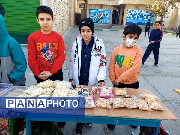 برگزاری بازارچه دانش‌آموزی در مدرسه شهدای فرهنگی شهرستان شیروان