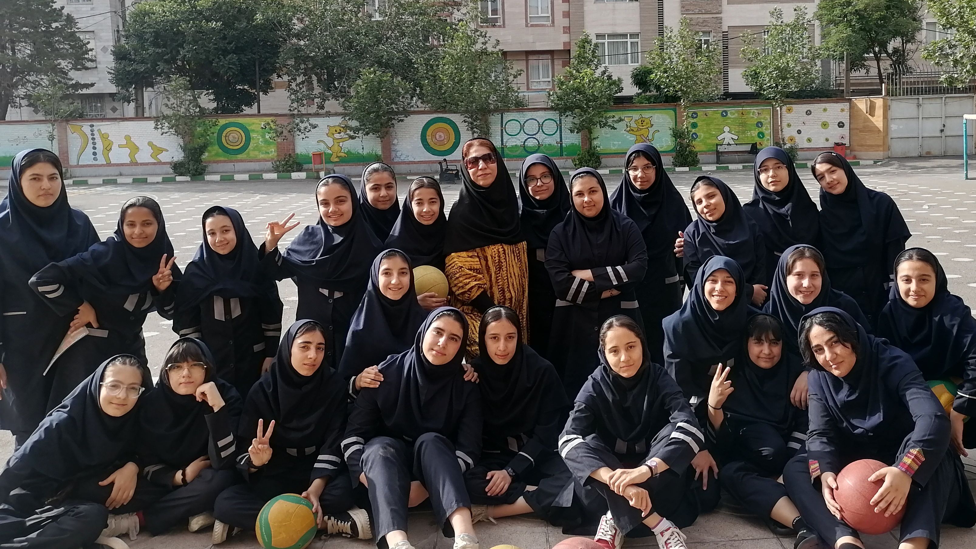  عکس یادگاری کلاس ۹/۲ مدرسه زینبیه۲