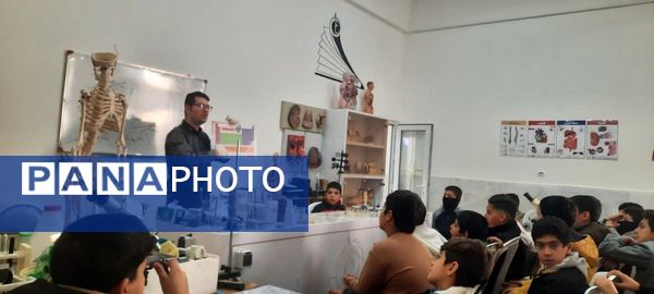 بازدید دانش آموزان دبستان پسرانه فضیلت از پژوهشسرای رازی 