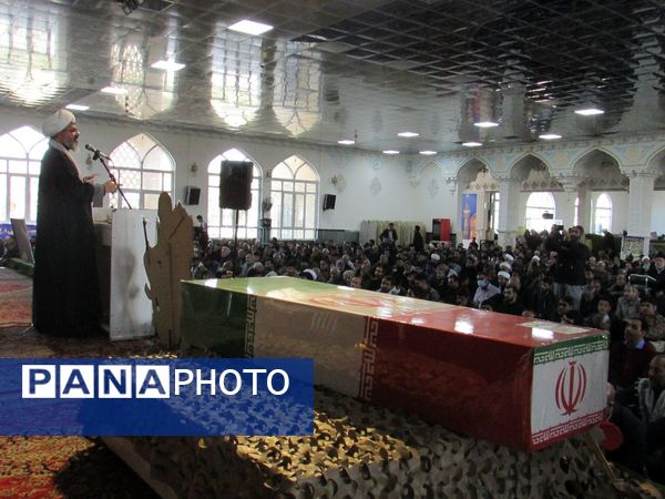 نمازجمعه با عطر شهید گمنام جان گرفت