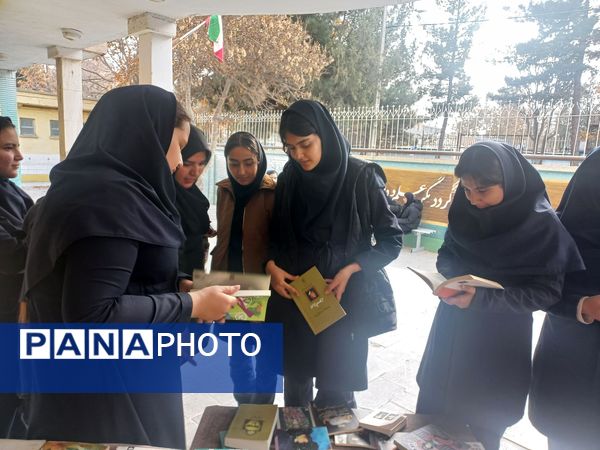 افتتاح «کافه‌کتاب» دبیرستان شهیده مریم فرهانیان