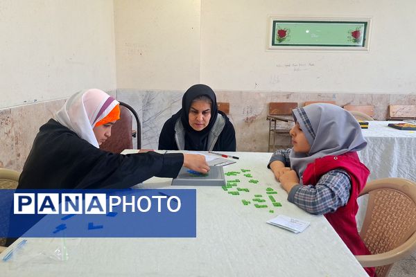 تصاویری زیبا از تمرکز دانش‌آموزان دختر در المپیاد رویش ناحیه۳ شیراز 