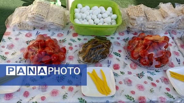 محفل قرآنی همراه با صبحانه سالم در دبیرستان فرزانگان ۲