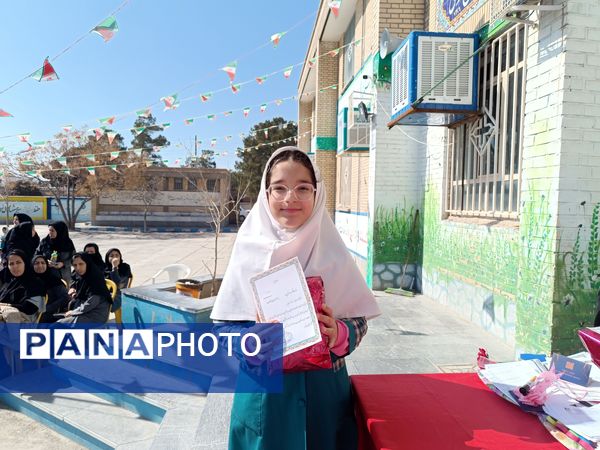 نمایشگاه اعیاد شعبانیه در آموزشگاه بهارآزادی 