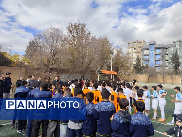 رقابت هیجان‌انگیز فوتبال دانش‌آموزی منطقه ۵ به پایان رسید