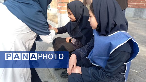 بیست و هفتمین مانور زلزله و ایمنی با شعار "مدرسه ایمن جامعه تاب آور " در دبستان پیام۲ ناحیه یک 