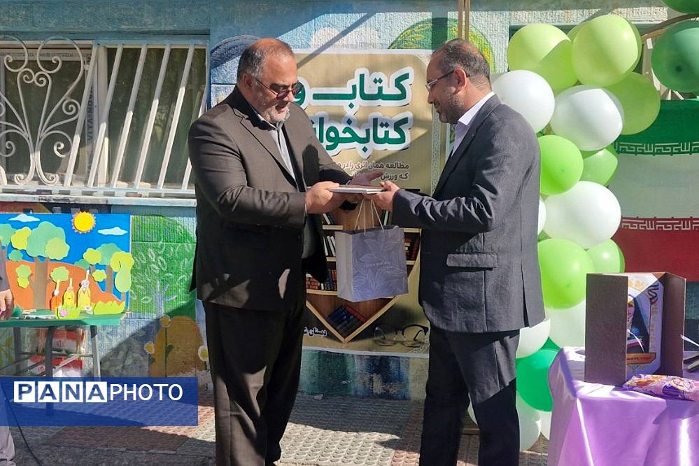 هفته کتاب و کتاب خوانی در مدارس فشافویه؛ فرصتی برای رشد فرهنگی دانش آموزان
