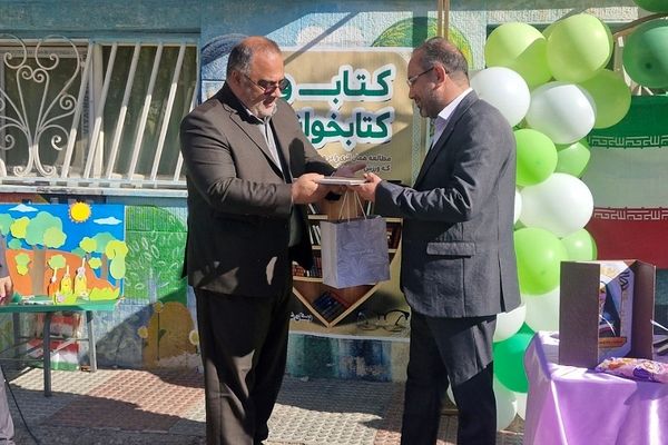 هفته کتاب و کتاب خوانی در مدارس فشافویه؛ فرصتی برای رشد فرهنگی دانش آموزان