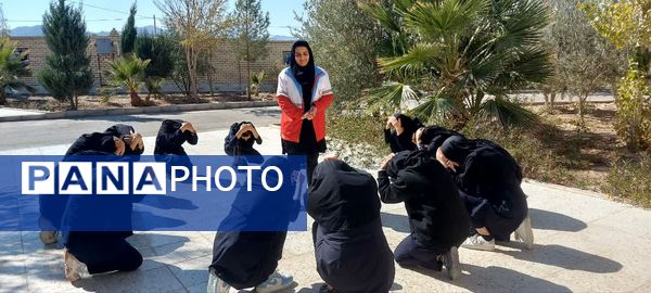 گرامیداشت هفته پدافند غیر عامل در دبیرستان نمونه دولتی برکت خاتم