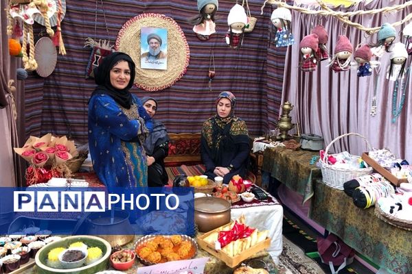 برگزاری بازارچه همدلی با کودکان غزه در دبستان آزاده ناحیه دو شهرری 