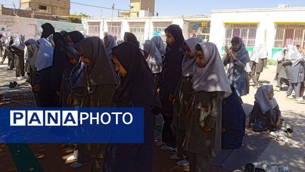 برپایی نماز جماعت  در دبستان شهید نجفی فدافن 