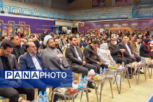 جشن روز پدر در سالن گلعباسی ورامین ؛ حضوریک هزار نفر از  پدران دانش آموزان گل‌های نمونه