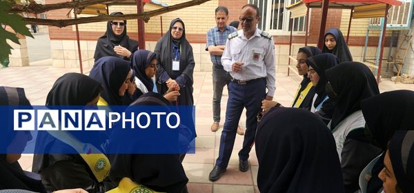 بازدید ارزیاب سازمان دانش‌آموزی کشور از فعالیت‌های مدارس تمام تشکیلاتی استان البرز 