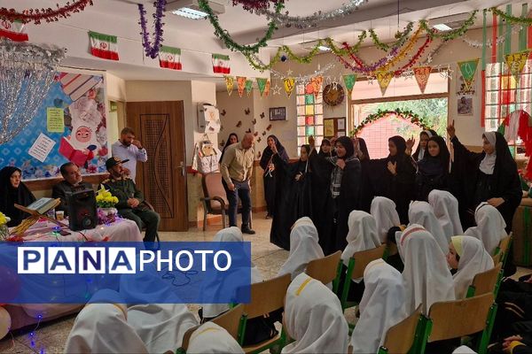 مزین کردن کلاس مدارس به نام شهدا با حضور مدیر آموزش و پرورش ناحیه دو شهرری 