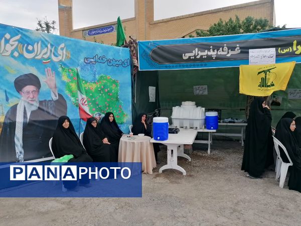 جلوه‌های از عاشقی زائرین و خادمیاران در موکب حضرت فاطمه زهرا (س) 