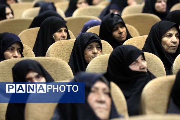 جلسه گرامیداشت و تجلیل از پدران و مادران شهدا 
