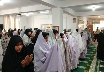 اقامه نماز جماعت ظهر و عصر در دبیرستان شهید مجید دهنوی نیشابور ‎