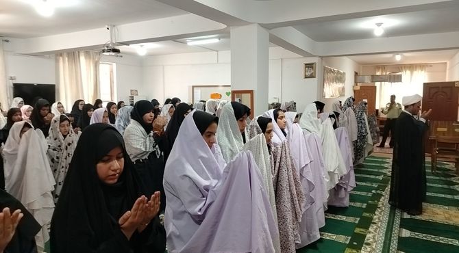 اقامه نماز جماعت ظهر و عصر در دبیرستان شهید مجید دهنوی نیشابور ‎