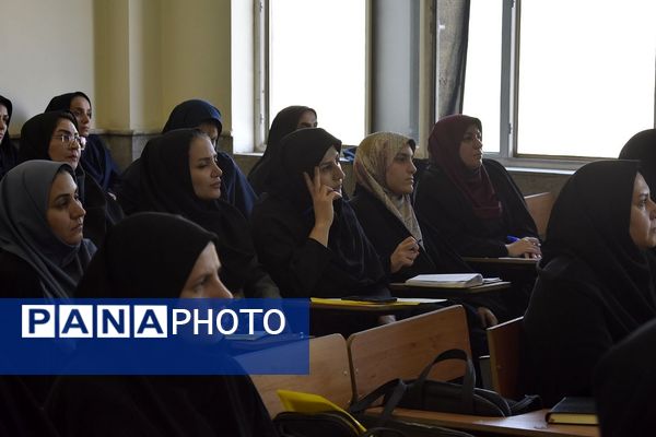 برگزاری دوره‌های توانمندسازی معلمان و مدیران شهرستان پردیس به مناسبت هفته دولت