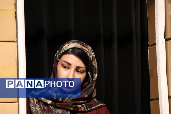 نمایش «در باران آمد» تا سوم مهرماه روی صحنه می‌رود