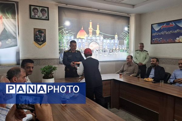 تقدیر دانش‌آموزان مدارس منطقه کهریزک از فرماندهان انتظامی کلانتری ۱۷۰ کهریزک و ۱۷۵ باقرشهر 
